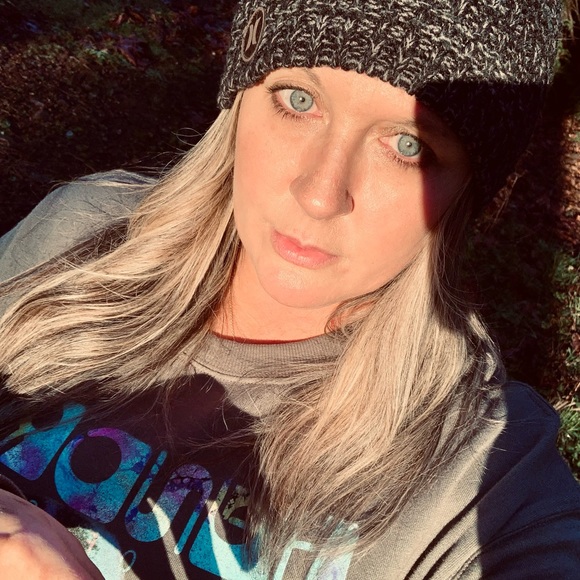 Meet your Posher, Carli - Picture 4 of 8